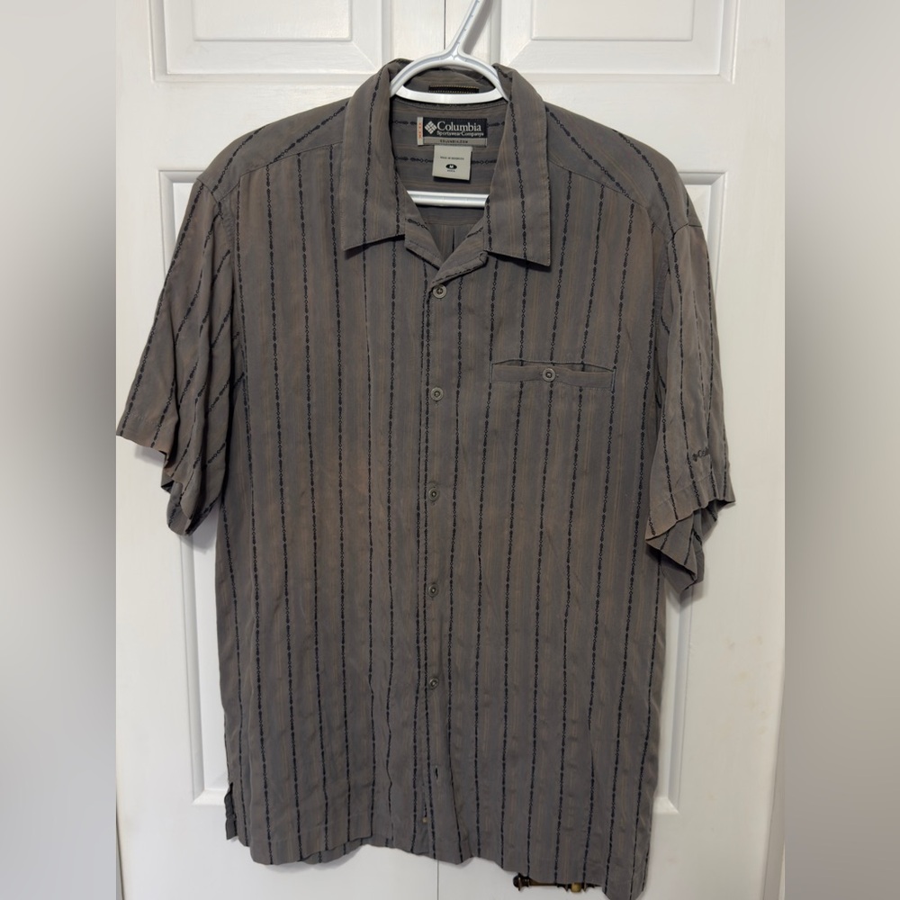 Columbia Men's Gray Striped Button Down Shirt - EUC. SIZE M